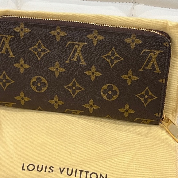 Louis Vuitton Monogram Zippy Wallet 100% Authentic - Picture 4 of 16